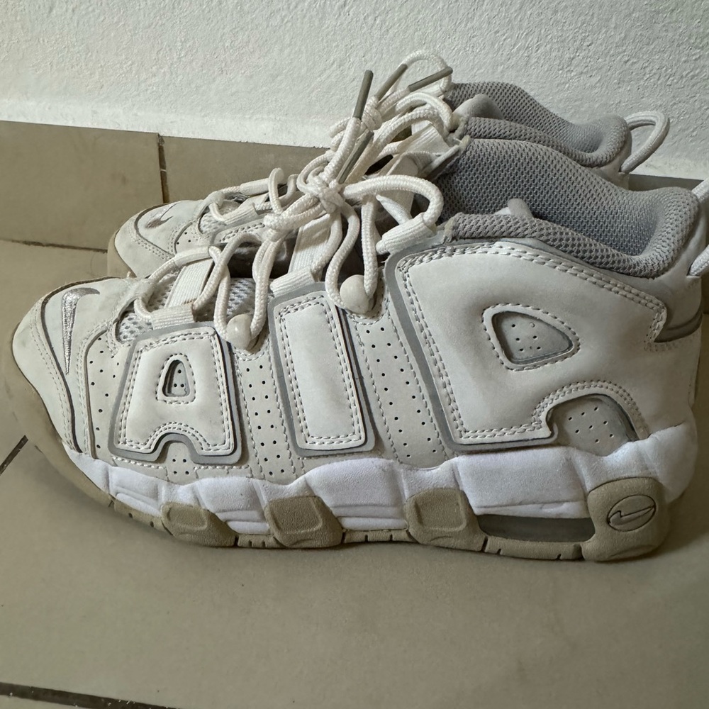 NIKE UPTEMPO